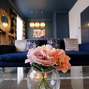https://crows-nest-sleeps-6-nr-north-bay-beach-and-town.yorkshirehotels.net